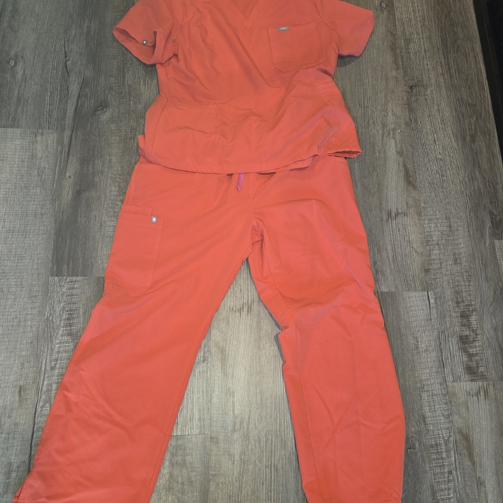 Figs Women's Fireside Scrub Set